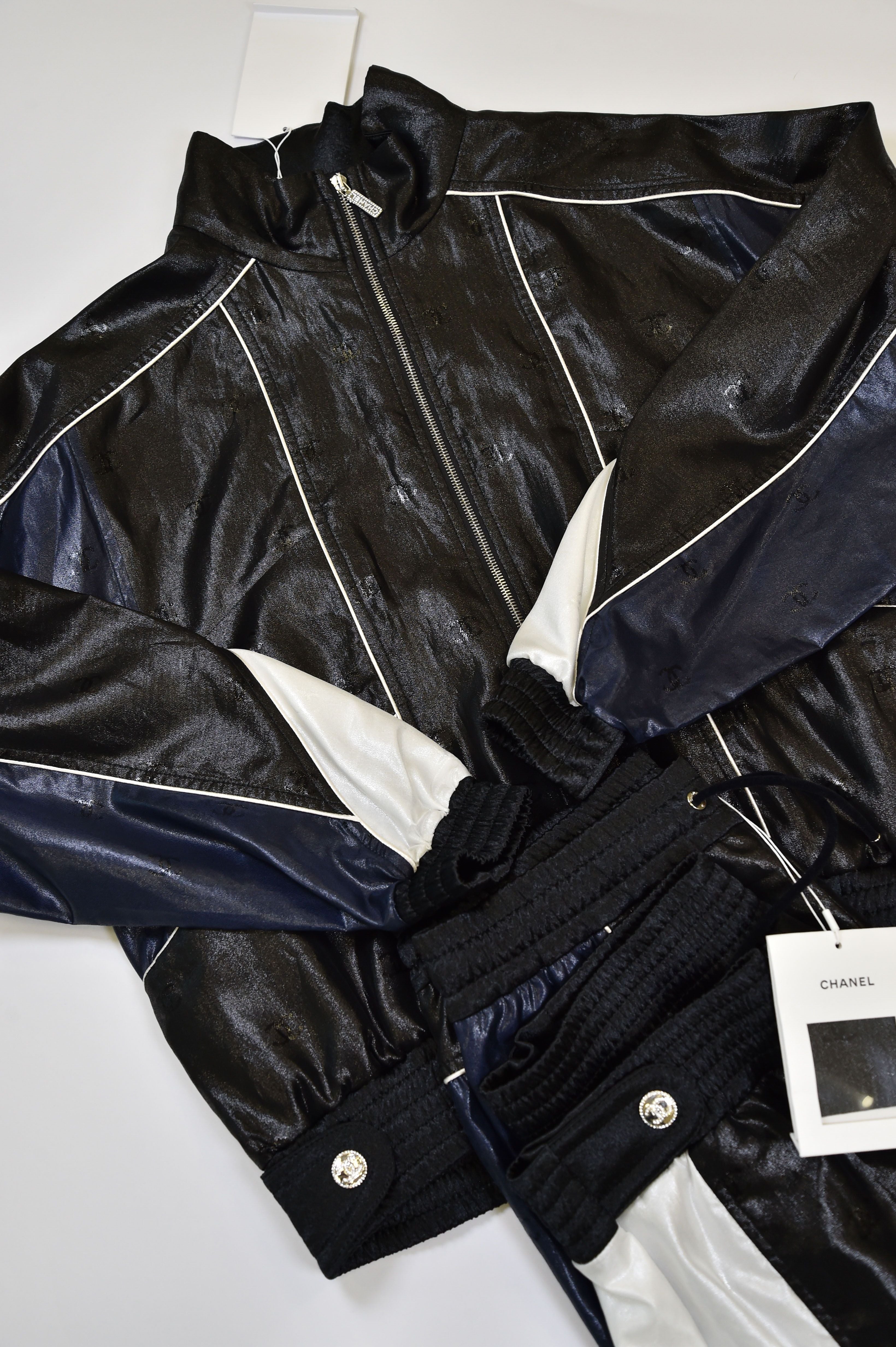 Chanel CC Logo Sport Tracksuit (Jacket & Trousers Set) - Image 7