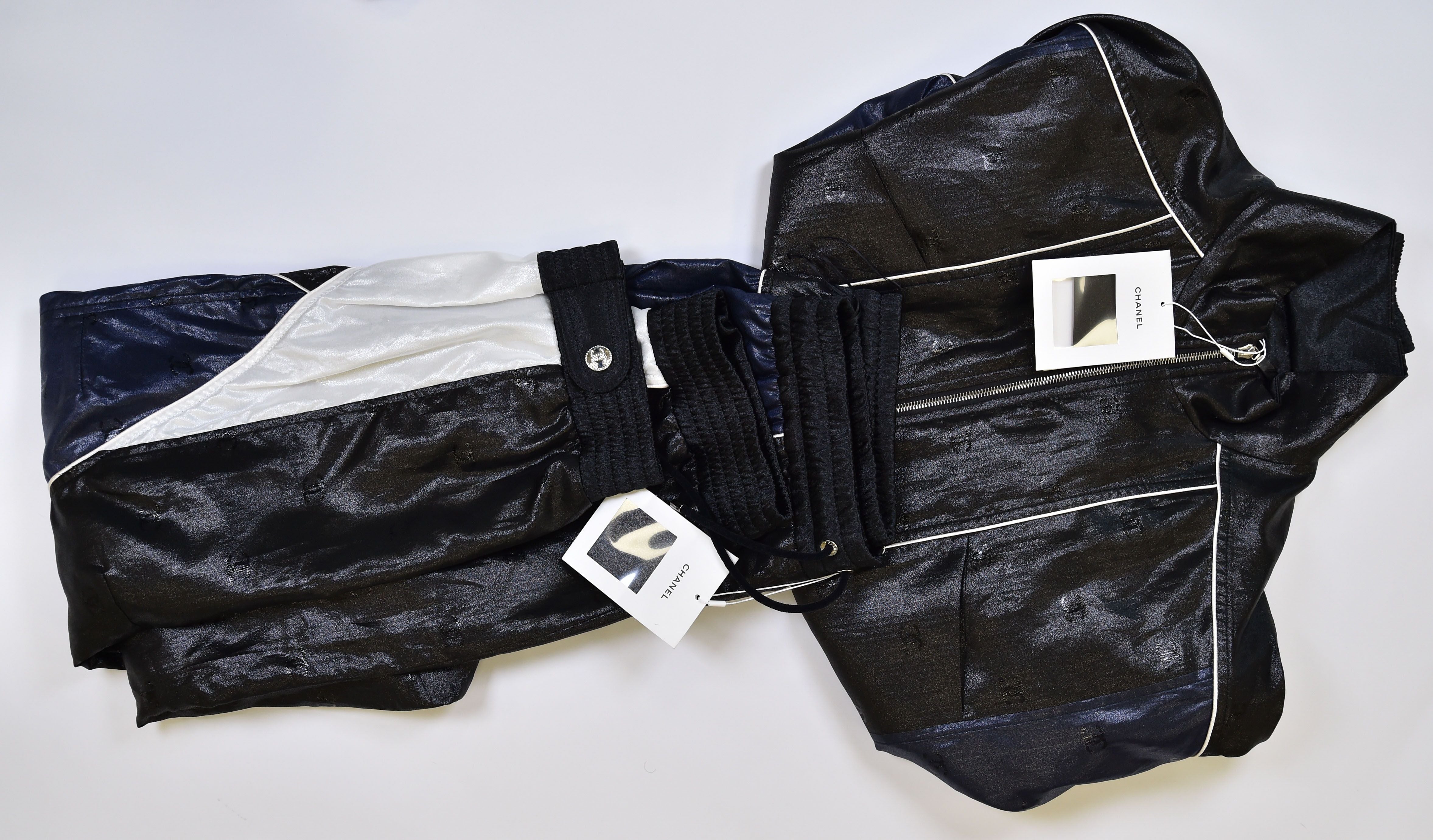 Chanel CC Logo Sport Tracksuit (Jacket & Trousers Set) - Image 2