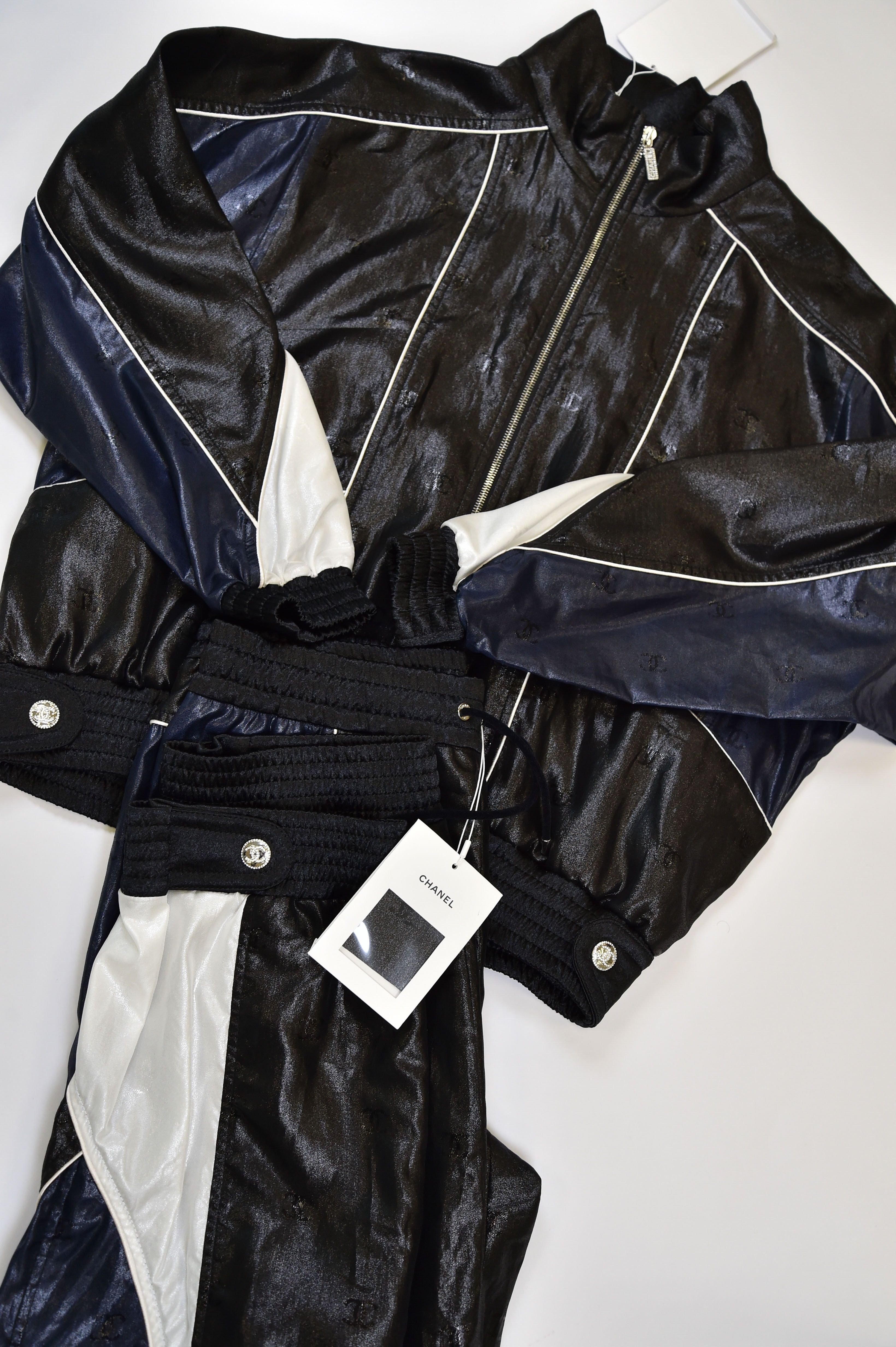 Chanel CC Logo Sport Tracksuit (Jacket & Trousers Set) - Image 4