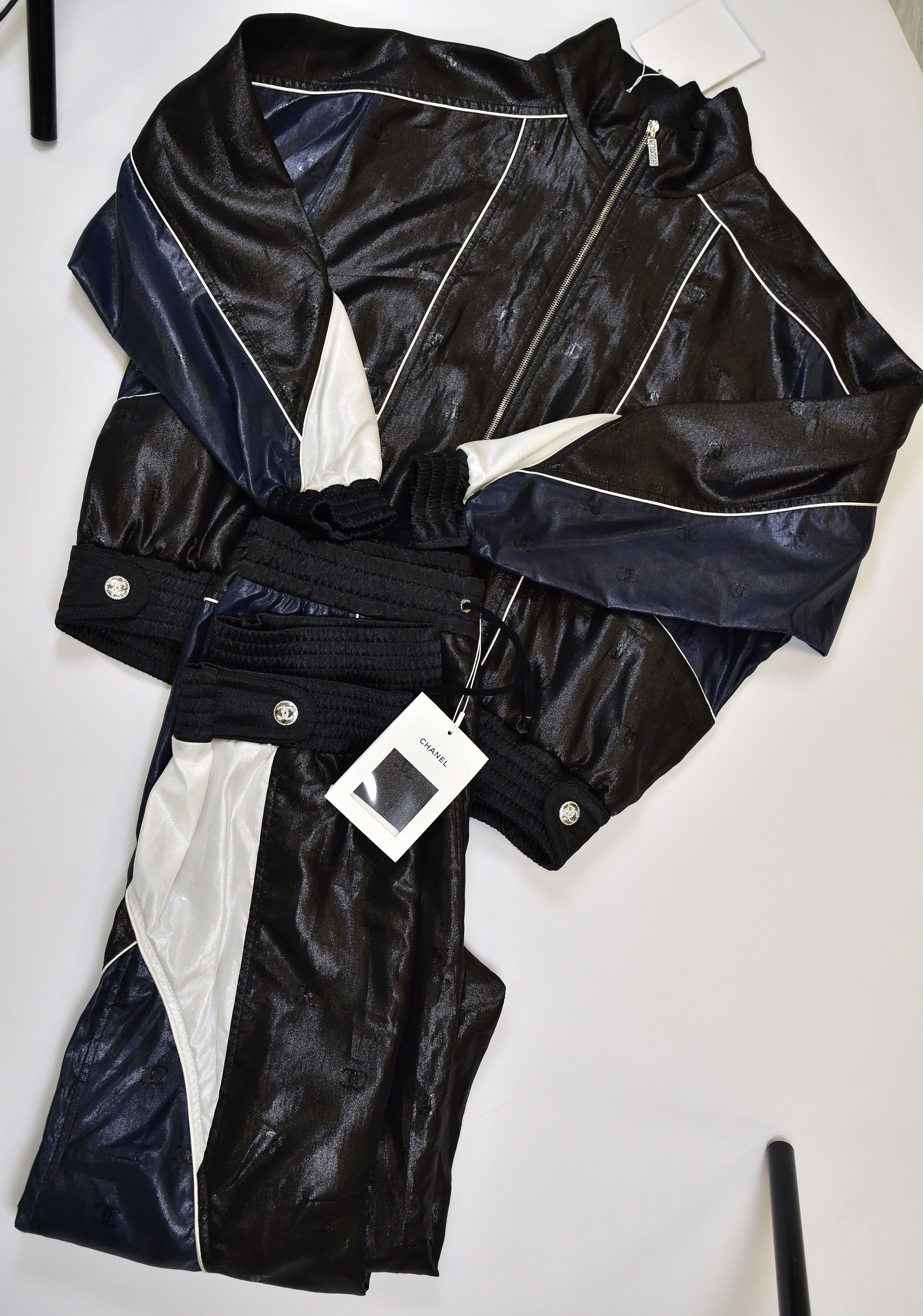 Chanel CC Logo Sport Tracksuit (Jacket & Trousers Set) - Image 6